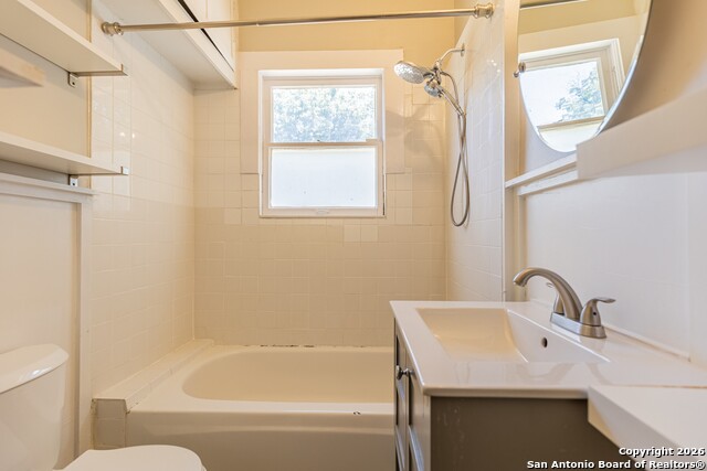 Image 24 of 32 For 814 Lynwood Ave W