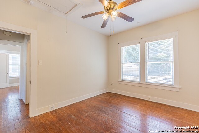 Image 26 of 32 For 814 Lynwood Ave W