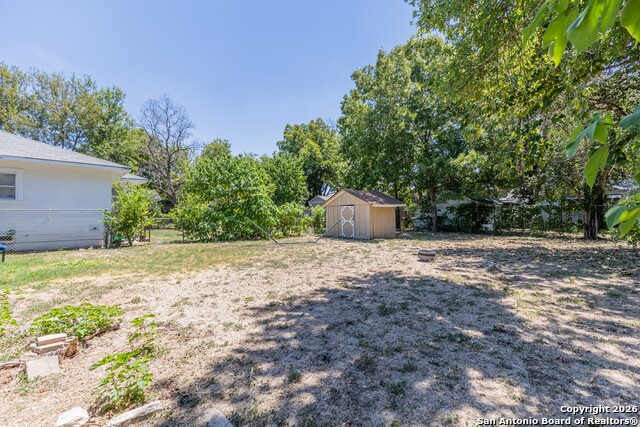 Image 27 of 32 For 814 Lynwood Ave W