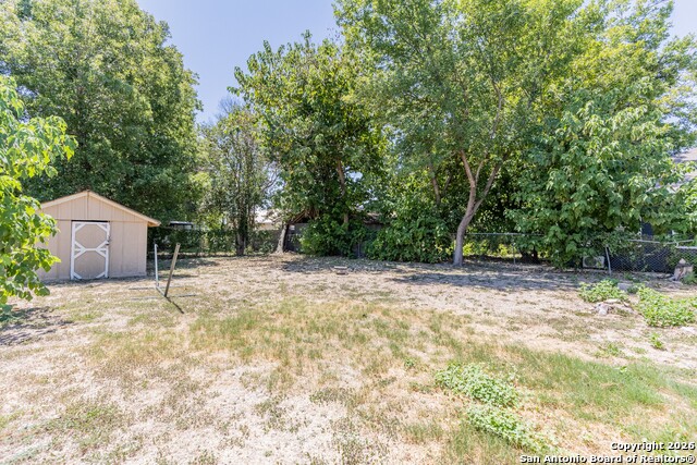 Image 28 of 32 For 814 Lynwood Ave W