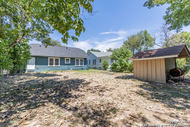 Image 29 of 32 For 814 Lynwood Ave W