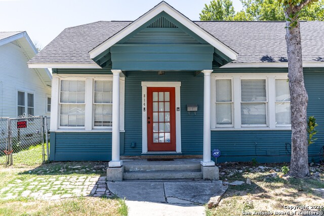 Image 4 of 32 For 814 Lynwood Ave W