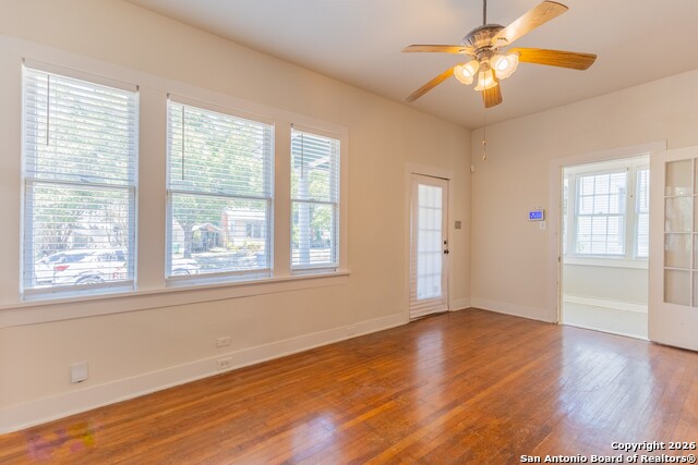 Image 7 of 32 For 814 Lynwood Ave W