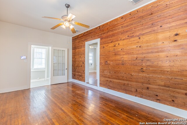 Image 8 of 32 For 814 Lynwood Ave W