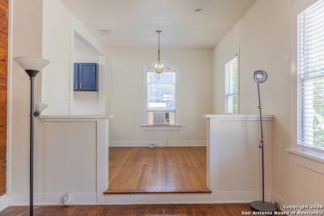 Image 9 of 32 For 814 Lynwood Ave W