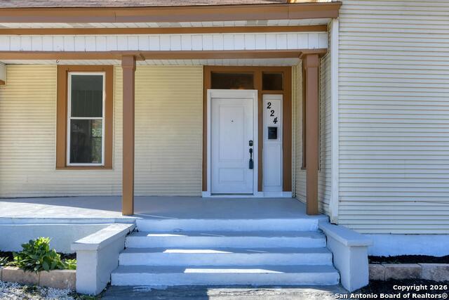 Image 2 of 38 For 224 Rische E