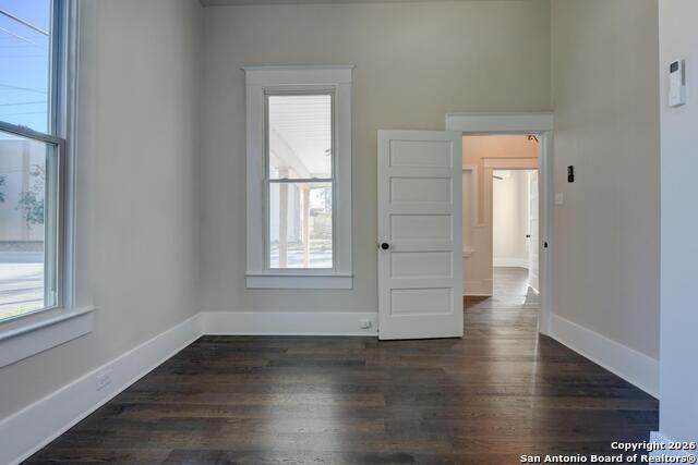 Image 24 of 38 For 224 Rische E