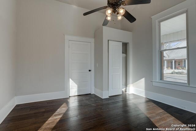 Image 25 of 38 For 224 Rische E