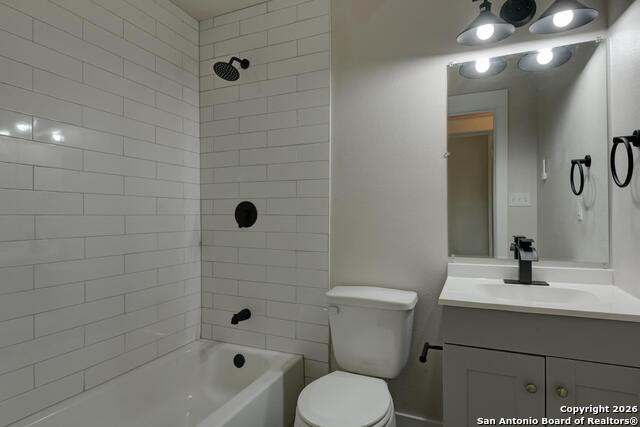 Image 26 of 38 For 224 Rische E