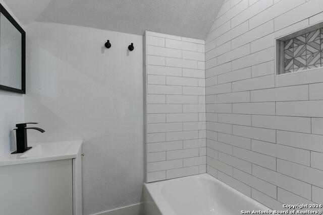 Image 35 of 38 For 224 Rische E