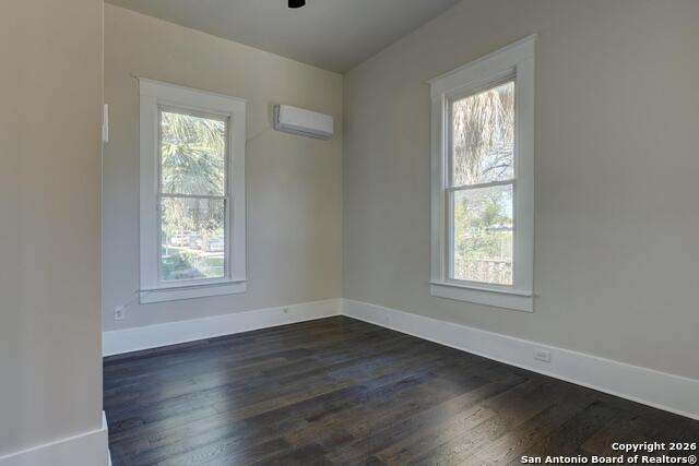 Image 4 of 38 For 224 Rische E