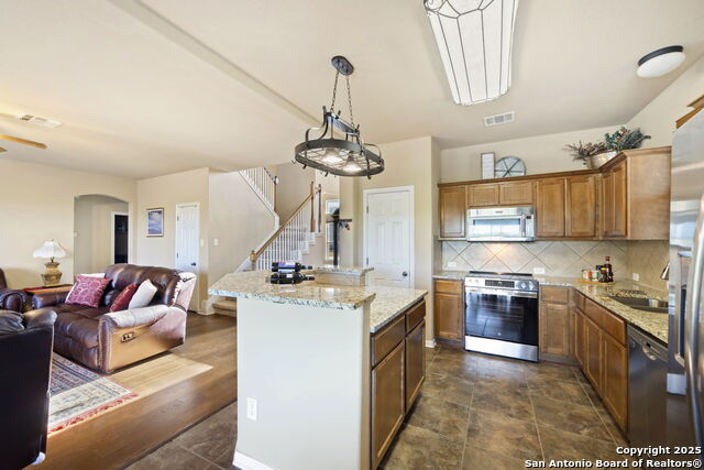 Image 9 of 39 For 17132 Bandera Rd