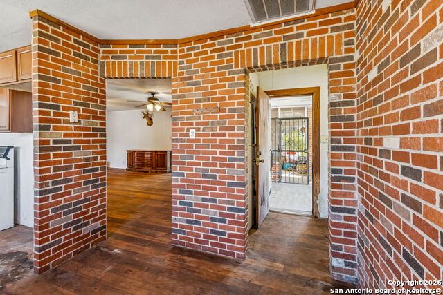 Image 10 of 34 For 4035 Parkway