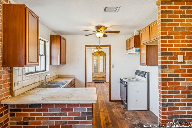 Image 12 of 34 For 4035 Parkway