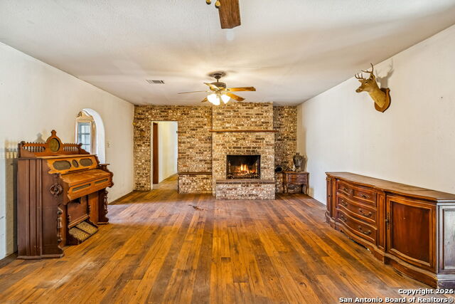 Image 18 of 34 For 4035 Parkway