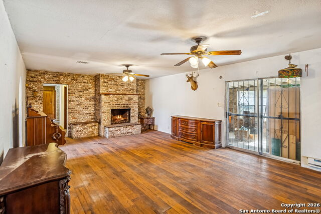 Image 19 of 34 For 4035 Parkway