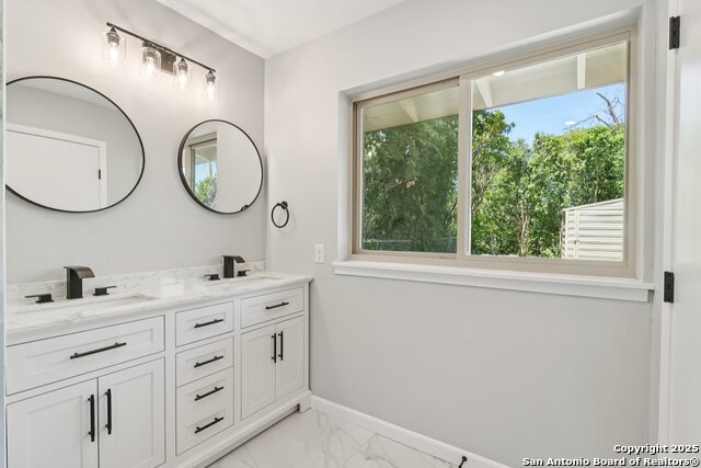 Image 16 of 44 For 131 Shadywood Ln