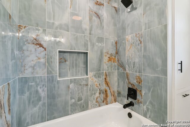 Image 21 of 44 For 131 Shadywood Ln