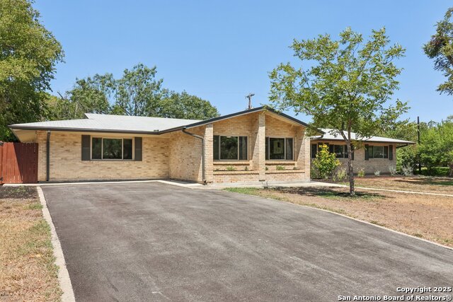 Image 3 of 44 For 131 Shadywood Ln