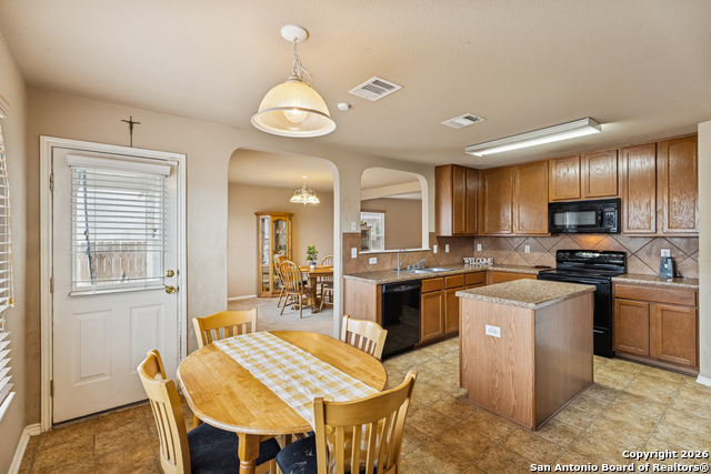 Image 12 of 27 For 6919 Dashmoor Crk