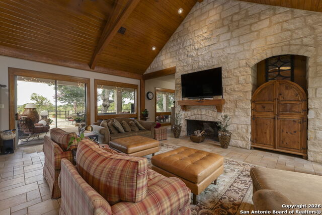 Image 23 of 49 For 241 Seewald