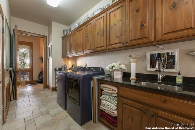 Image 25 of 49 For 241 Seewald