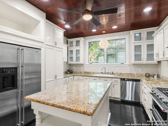 Listing photo id 14 for 126 Daniel  