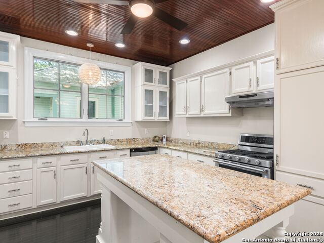 Listing photo id 15 for 126 Daniel  