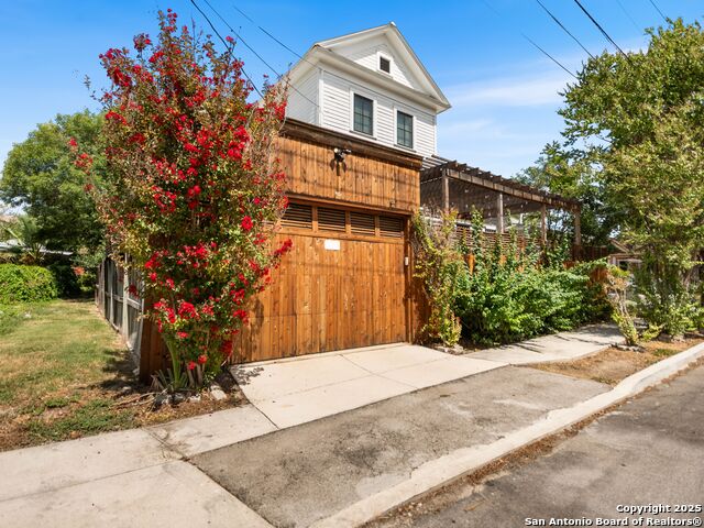 Listing photo id 32 for 126 Daniel  