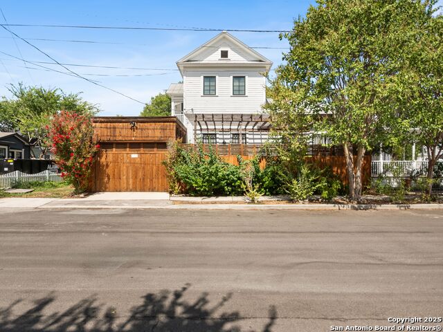 Listing photo id 33 for 126 Daniel  