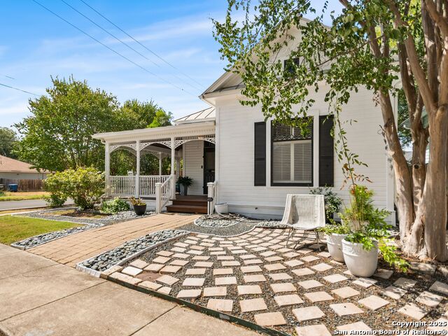 Listing photo id 2 for 126 Daniel  