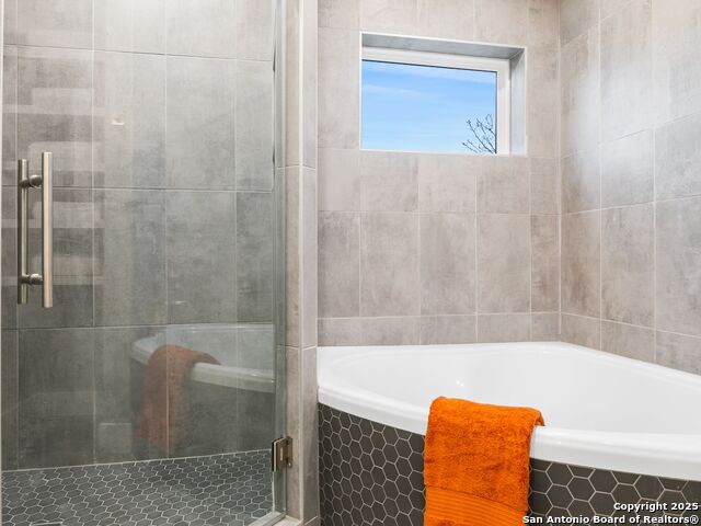 Image 24 of 42 For 159 Davis Court  102