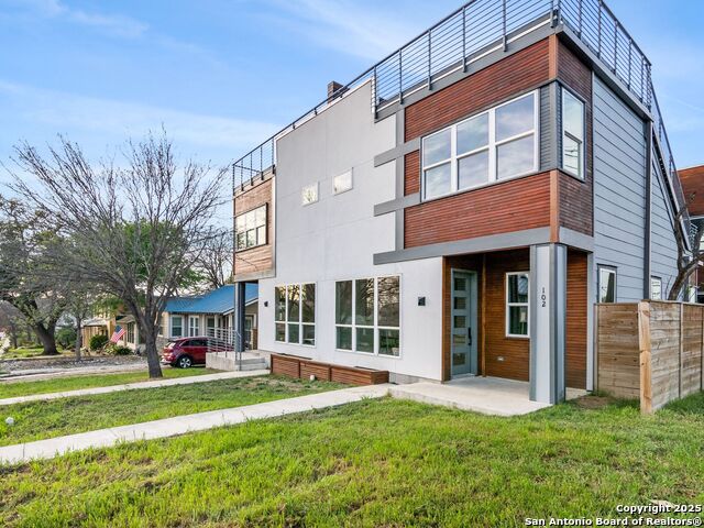 Image 32 of 42 For 159 Davis Court  102