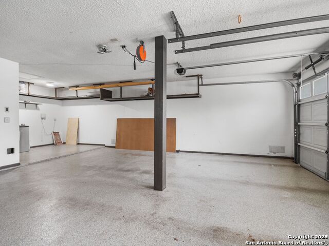 Image 32 of 40 For 4526 Honey Locust Woods