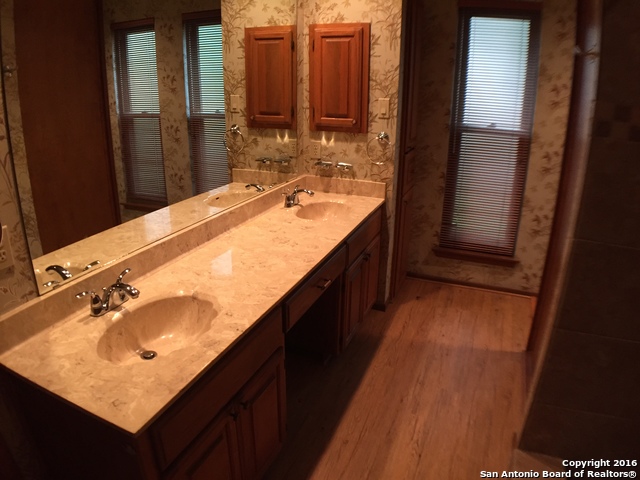 Image 23 of 41 For 19746 Encino Way