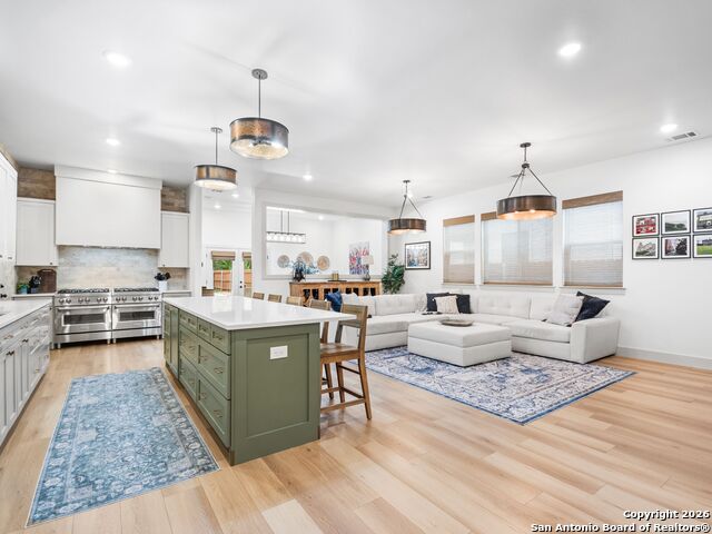 Image 17 of 38 For 603 Graham  