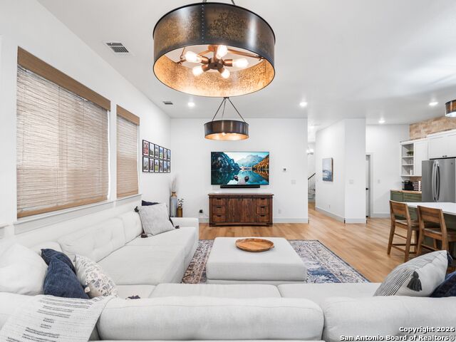 Image 20 of 38 For 603 Graham  