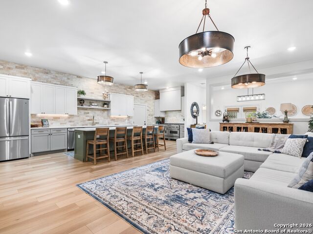 Image 21 of 38 For 603 Graham  