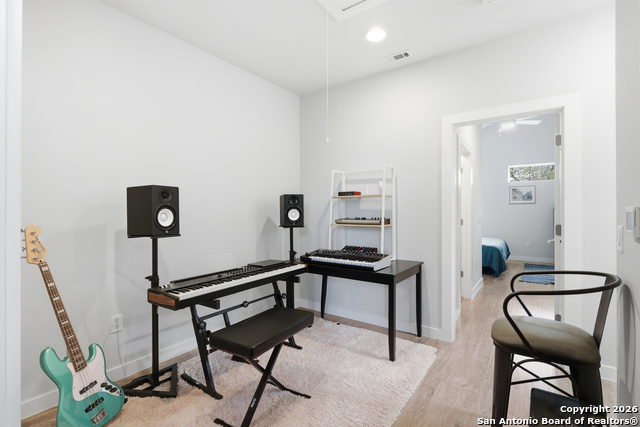 Image 15 of 33 For 330 Clay  Unit 27