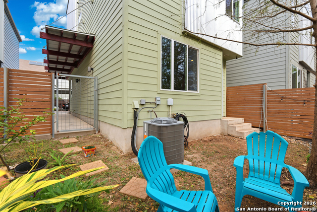 Image 25 of 33 For 330 Clay  Unit 27