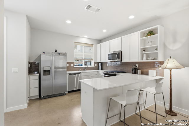 Image 4 of 33 For 330 Clay  Unit 27