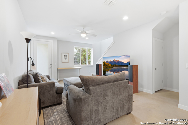 Image 7 of 33 For 330 Clay  Unit 27