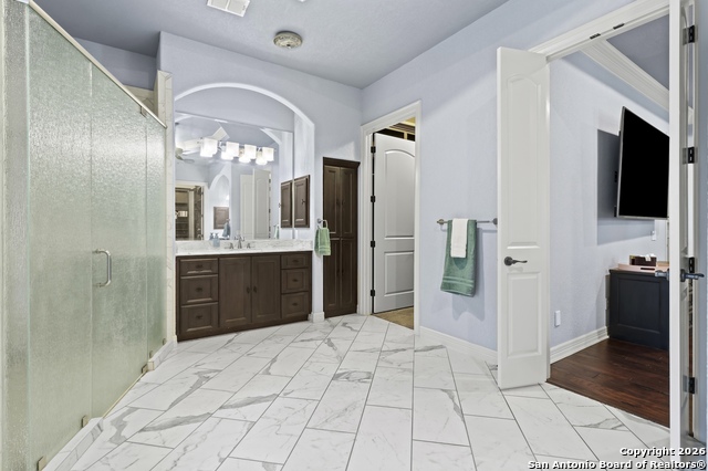 Image 21 of 50 For 9620 Trophy Oaks