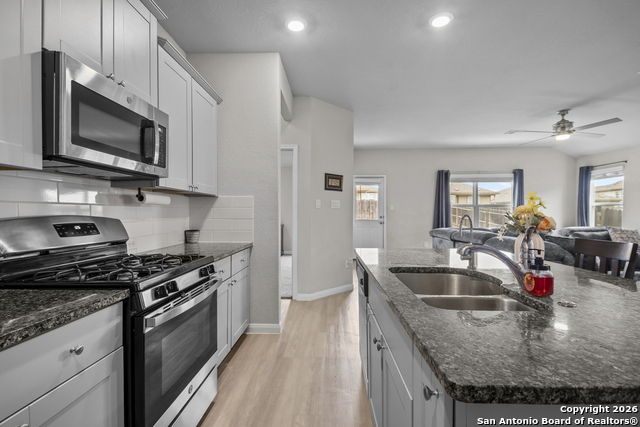 Listing photo id 10 for 6651 Beehive