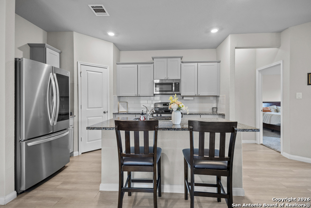 Listing photo id 11 for 6651 Beehive