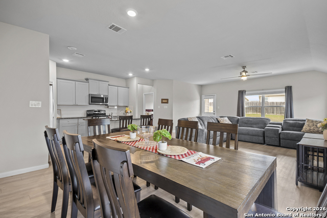 Listing photo id 12 for 6651 Beehive