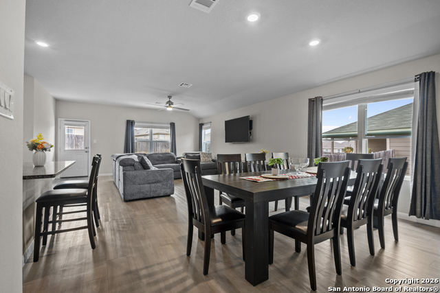 Listing photo id 4 for 6651 Beehive