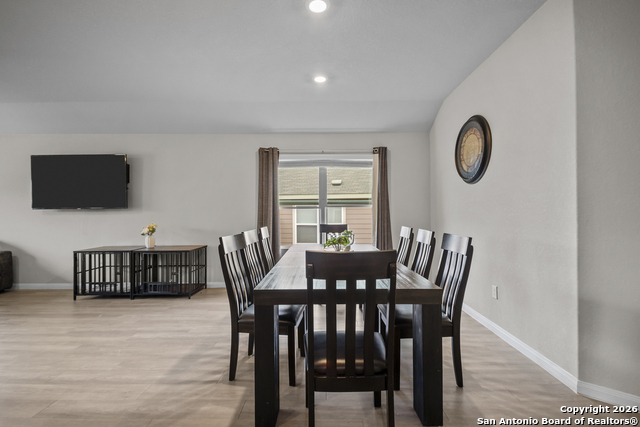 Listing photo id 5 for 6651 Beehive