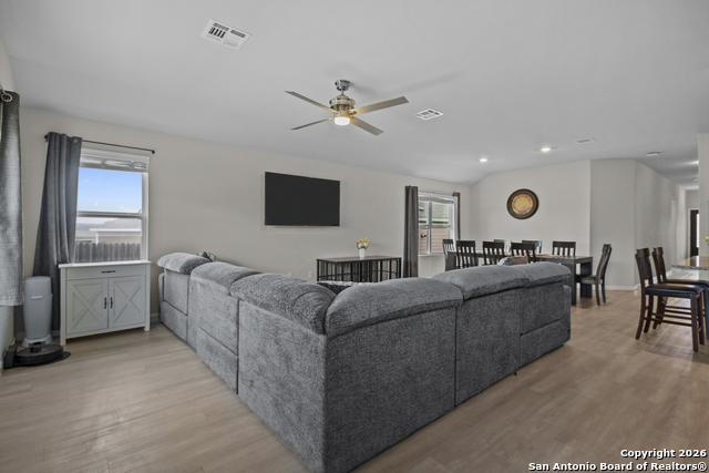 Listing photo id 6 for 6651 Beehive