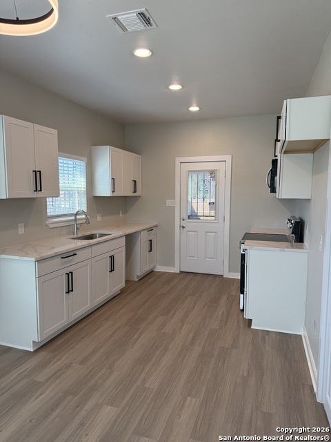 Listing photo id 2 for 2975 Martin Luther King